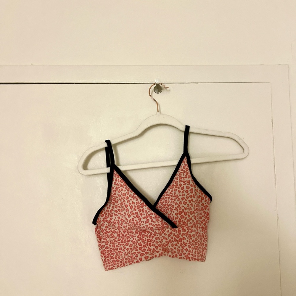 ✨ BUY 1 GET 1 FREE CLOTHING SALE ✨ Brandy Melville Pink Cheetah Tank